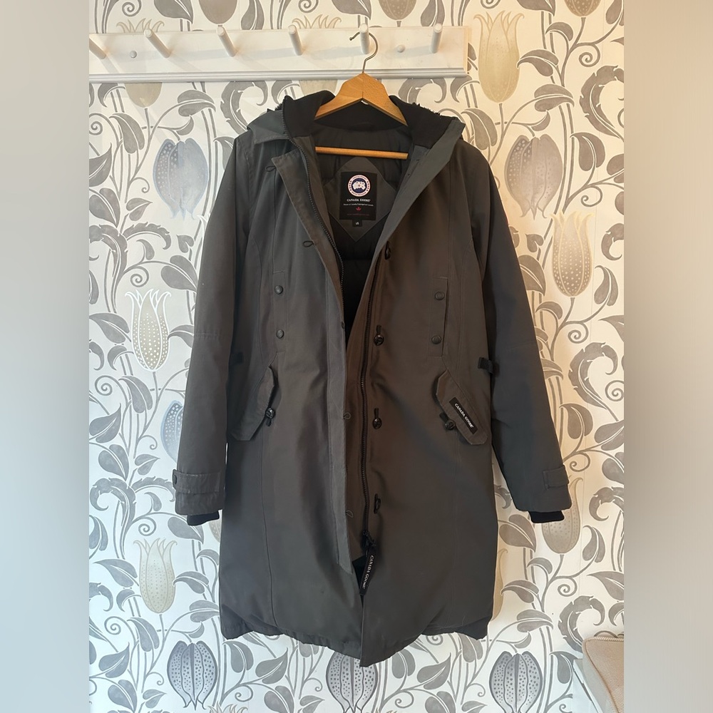 Canada Goose Winter Parka. Ladies size large.